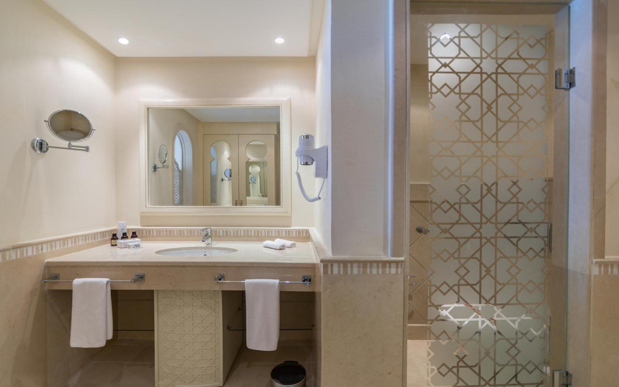 فندق Royal Tulip Korbous Bay Thalasso & Springs (adults Only) Qorbu